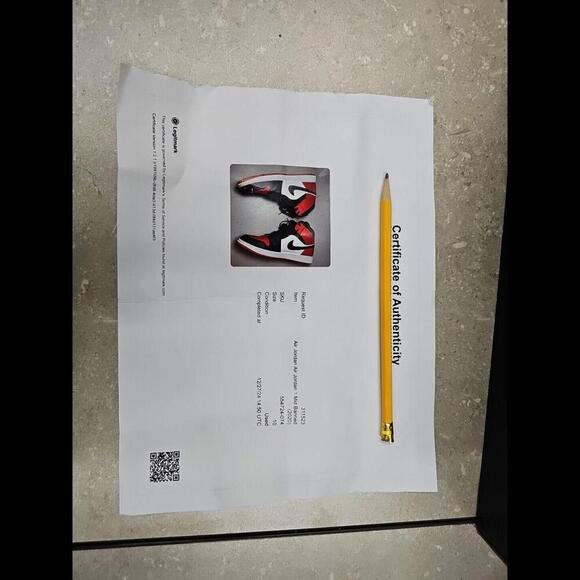 NIKE AIR JORDAN 1 MID ‘BANNED’ RED MEN’S SIZE 10 With COA Legitmark - Picture 10 of 15